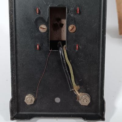 LOT 194: Lionel Type 1030 Transformer, Marx 404 Block Signal, 077 Cross Gate, Control Switches & Metal Track
