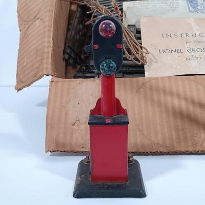 LOT 194: Lionel Type 1030 Transformer, Marx 404 Block Signal, 077 Cross Gate, Control Switches & Metal Track