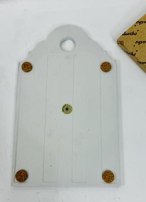 Sale Photo Thumbnail #114: Vintage Takahashi San Francisco Trivet/Eden Blue & White Floral Pattern/Porcelain/Cheese Plate/Cutting Board/Hand Painted. With original box. Approx. 9" long.