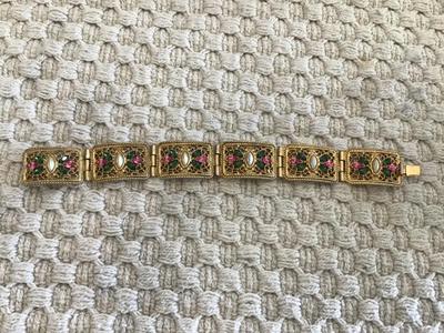 Vintage 1928 Bracelet Faux Pearl pink Green Super cute