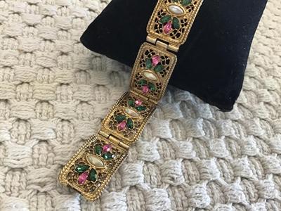 Vintage 1928 Bracelet Faux Pearl pink Green Super cute