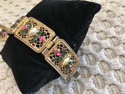 Vintage 1928 Bracelet Faux Pearl pink Green Super cute
