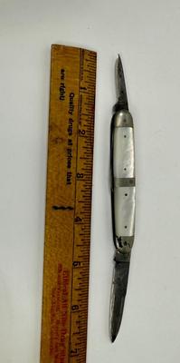 Sale Photo Thumbnail #147: Missing piece of the M-O-P handle, and largest blade does not fully close. See photos for details.