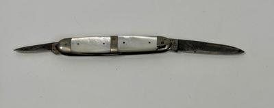 Sale Photo Thumbnail #145: Missing piece of the M-O-P handle, and largest blade does not fully close. See photos for details.