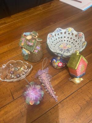 Sale Photo Thumbnail #54: Flower bowl with birdhouse and ornaments