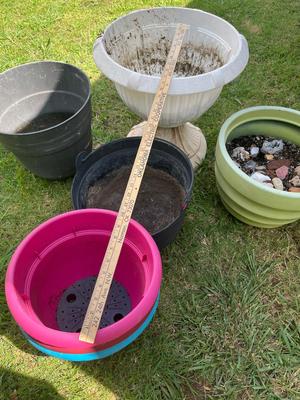 Sale Photo Thumbnail #221: Assortment of plastic pots in different sizes - all in good shape