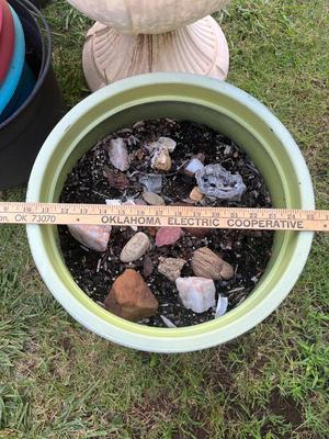 Sale Photo Thumbnail #220: Assortment of plastic pots in different sizes - all in good shape