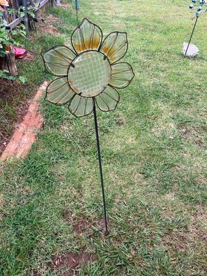 Sale Photo Thumbnail #242: Tall, glass sunflower yard stake - see pics for size