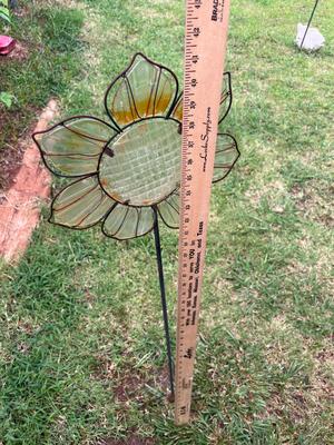 Sale Photo Thumbnail #243: Tall, glass sunflower yard stake - see pics for size