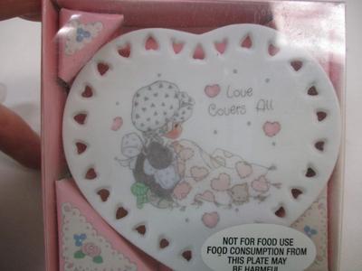 Precious Moments Collectible Christmas Plate & Trinket Plates Velvet Bisque Porcelain Heart-Shaped Mini Plates With Easel