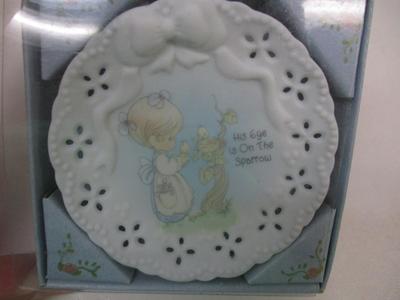 Precious Moments Collectible Christmas Plate & Trinket Plates Velvet Bisque Porcelain Heart-Shaped Mini Plates With Easel
