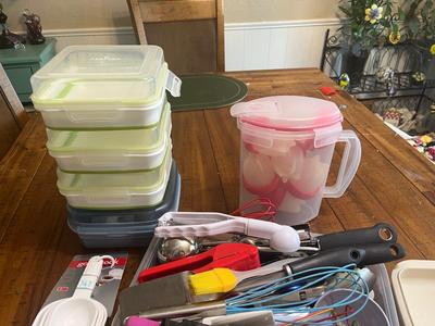 Sale Photo Thumbnail #276: Assortment of plastic food containers, measuring bowls and other kitchen items