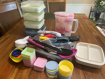 Sale Photo Thumbnail #274: Assortment of plastic food containers, measuring bowls and other kitchen items