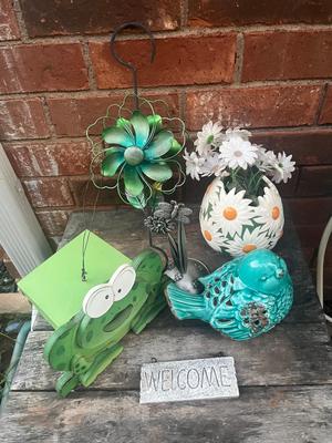 Sale Photo Thumbnail #302: Turquoise bird, flower plant holder, frog bird feeder, daisy egg-shaped planter and moe