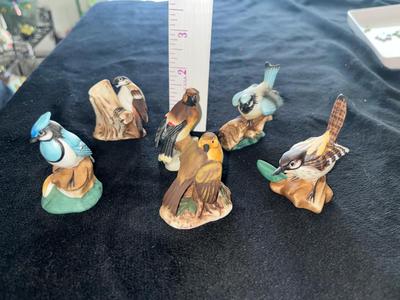 Sale Photo Thumbnail #365: Set of 6 small ceramic birds - see pics for details