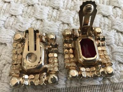 Found similar on eBay and Etsy stating it is. Please do your research Gorgeous DE Juliana Red Clear Rhinestone Set