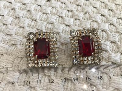 Found similar on eBay and Etsy stating it is. Please do your research Gorgeous DE Juliana Red Clear Rhinestone Set