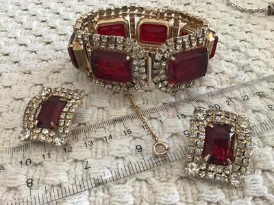 Found similar on eBay and Etsy stating it is. Please do your research Gorgeous DE Juliana Red Clear Rhinestone Set