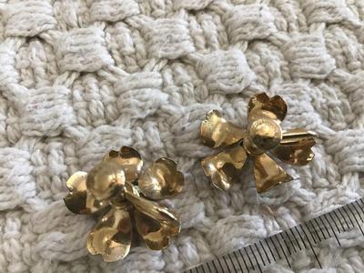 Gold Filled Pearl Screw back Earrings