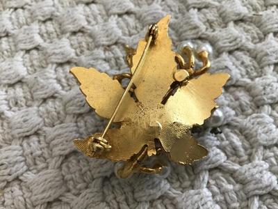 Beautiful Vintage Cluster Brooch Pearl Rhinestone