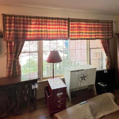 Country Curtains - Checkered Drapes With Valance (LR-RG)