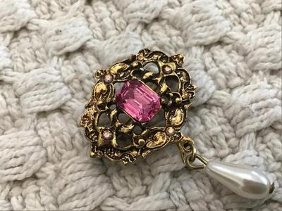 Pretty Pearl pink Stone Brooch