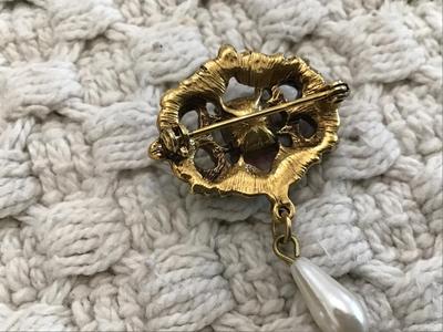 Pretty Pearl pink Stone Brooch