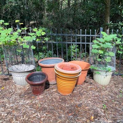 15 Plastic Plant Pots (BY-RG)