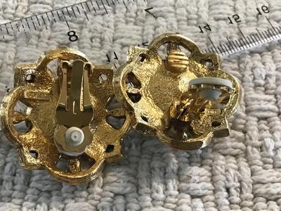 Signed Avon, Palace collection Earrings Vintage clip on