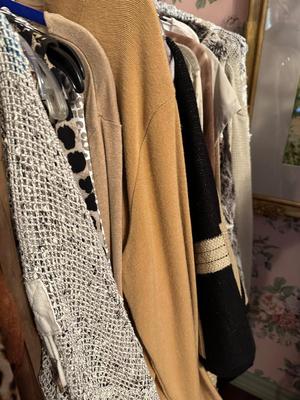 Clothing w/ Decorative rack 60- 80 pieces of L - 2XL Women's Fashion Brands