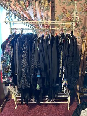 Clothing w Decorative Rack 60-80 pieces of Women's size L -2XL Fashion Brands