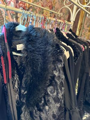 Clothing w Decorative Rack 60-80 pieces of Women's size L -2XL Fashion Brands