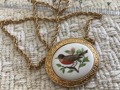 Avon Robin Pendant or Brooch