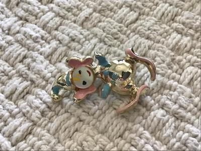 Vintage Pin Enamel Mop Pin