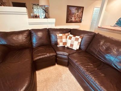 BEAUTIFUL LANE LEATHER RECLINING SECTIONAL SOFA IN MINT CONDITION!