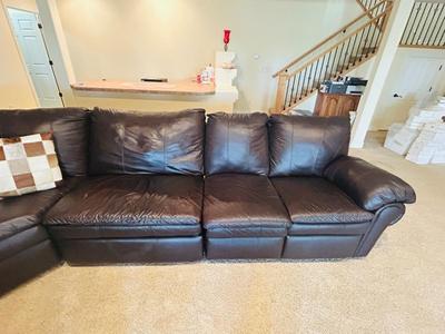 BEAUTIFUL LANE LEATHER RECLINING SECTIONAL SOFA IN MINT CONDITION!