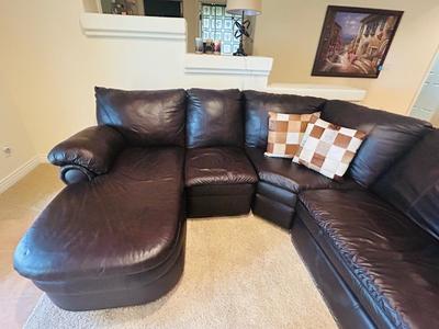 BEAUTIFUL LANE LEATHER RECLINING SECTIONAL SOFA IN MINT CONDITION!