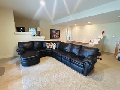 BEAUTIFUL LANE LEATHER RECLINING SECTIONAL SOFA IN MINT CONDITION!