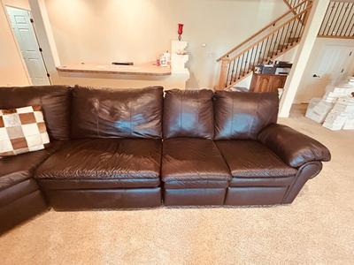 BEAUTIFUL LANE LEATHER RECLINING SECTIONAL SOFA IN MINT CONDITION!