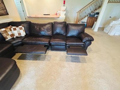 BEAUTIFUL LANE LEATHER RECLINING SECTIONAL SOFA IN MINT CONDITION!