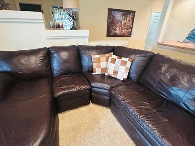 BEAUTIFUL LANE LEATHER RECLINING SECTIONAL SOFA IN MINT CONDITION!
