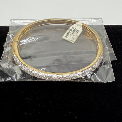 Gold and Silver Jewelry plus Sparkling Gems (ST-HS)