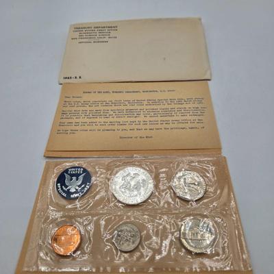 Lot 121: U.S. Mint Uncirculated Coin Sets from 1965, 1969, 1971, 1973