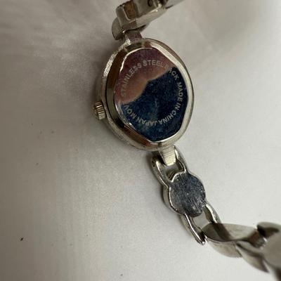 Variety of Women’s Watches with Metal Bands (ST-HS)