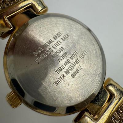 Variety of Women’s Watches with Metal Bands (ST-HS)