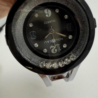 Variety of Women’s Watches with Metal Bands (ST-HS)