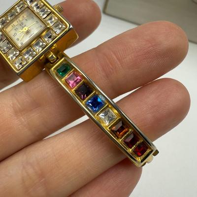 Variety of Women’s Watches with Metal Bands (ST-HS)