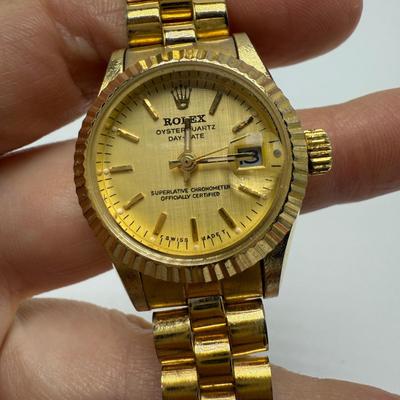 Variety of Women’s Watches with Metal Bands (ST-HS)