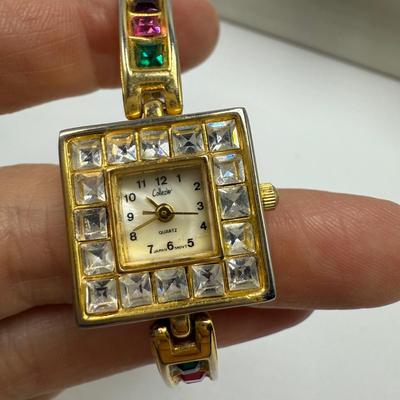Variety of Women’s Watches with Metal Bands (ST-HS)