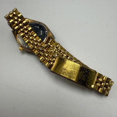 Variety of Women’s Watches with Metal Bands (ST-HS)